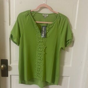 Sabrina Lauren Kiwi Green Short Sleeve Top Size Medium